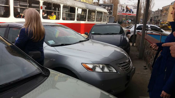 У Києві водій-мудак заблокував рух трамваїв - фото 1