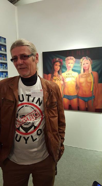На Єлисейських полях з'явився портрет оголених FEMEN - фото 2