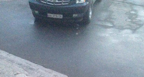 На якому автомобілі "смотрящий" Януковича приїздив до Туки в Сєвєродонецьк (ФОТОФАКТ) - фото 1