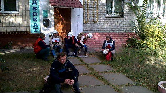 Біля Лук’янівського СІЗО з’явилися волонтери Червоного хреста (ФОТО) - фото 2