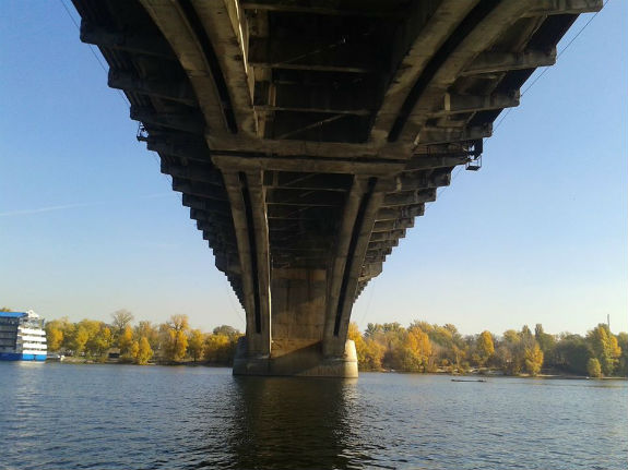 У Києві перевіряють технічний стан мосту Метро - фото 3