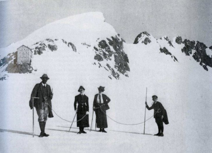 Як виглядали екстремалки-альпіністки минулого століття - фото 3