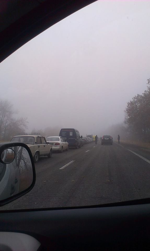 Пункти пропуску на Донеччині: черги, туман, тягнучка - фото 1
