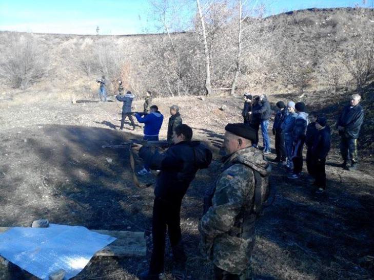 Як бійці 128-ї бригади вчили школярів стріляти - фото 2