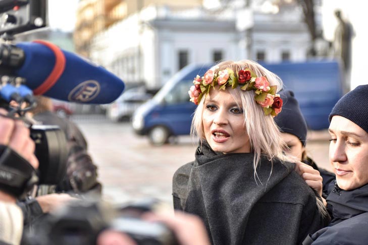 FEMEN та нова поліція (Фоторозповідь під блатний фольклор) - фото 2