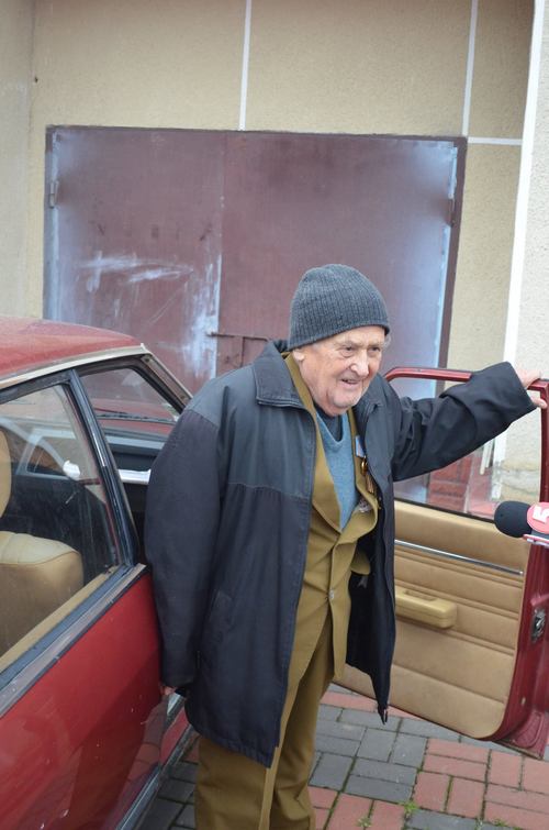 Як 91-річний вінничанин-фронтовик передавав свій "Форд" медикам в АТО - фото 1