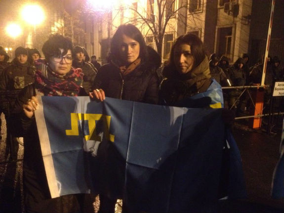 Під Банковою в Києві протестують кримські татари - фото 2