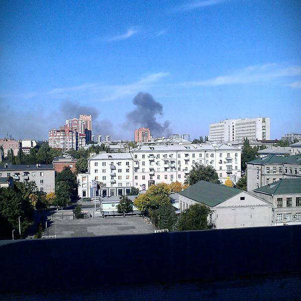 Над окупованим Донецьком піднявся величезний стовп диму (ФОТО) - фото 2