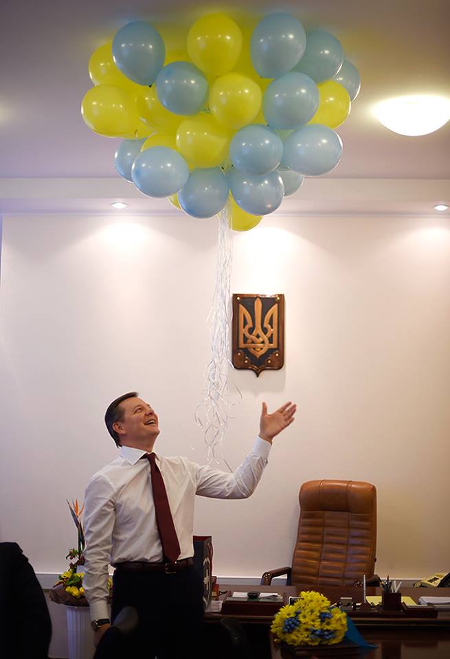 Як "мімішний" Ляшко радів кулькам і тортику - фото 2 Як "мімішний" Ляшко радів кулькам і тортику - фото 2