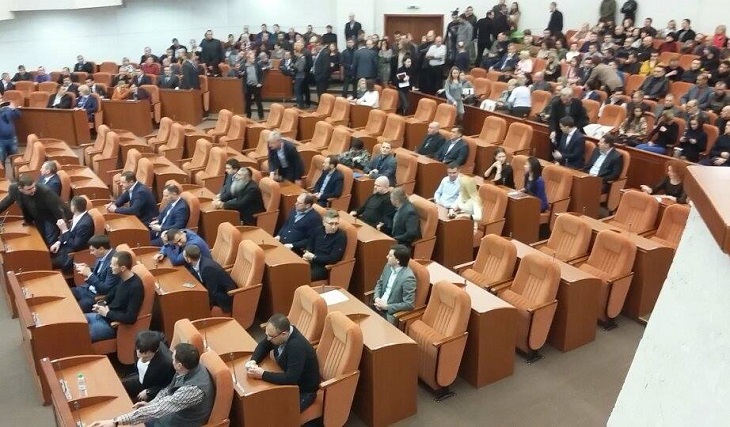 У Дніпропетровську Філатова на сесії зустрічала напівпорожня зала, кворуму немає - фото 1