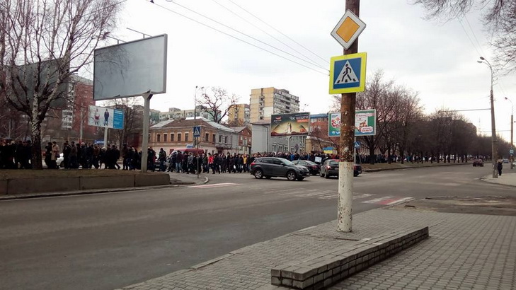 Працівники КБ "Південне" мітингують під вікнами губернатора - фото 2