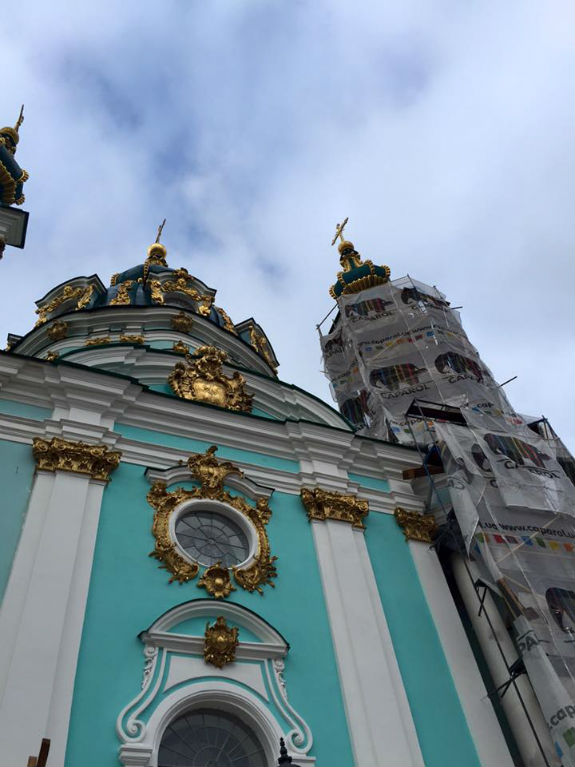 У Києві відреставрувати три фасади Андріївської церкви  - фото 1