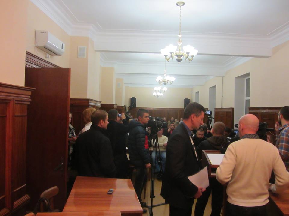 У міськраді Сєвєродонецька депутати змушені сидіти і сумувати в проходах (ФОТО) - фото 2