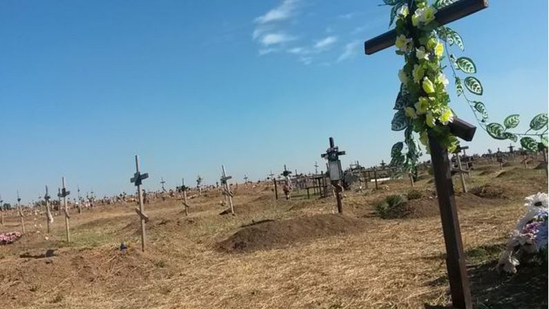 За рік кладовище терористів у Донецьку розрослося втричі і займає сім гектарів - фото 8