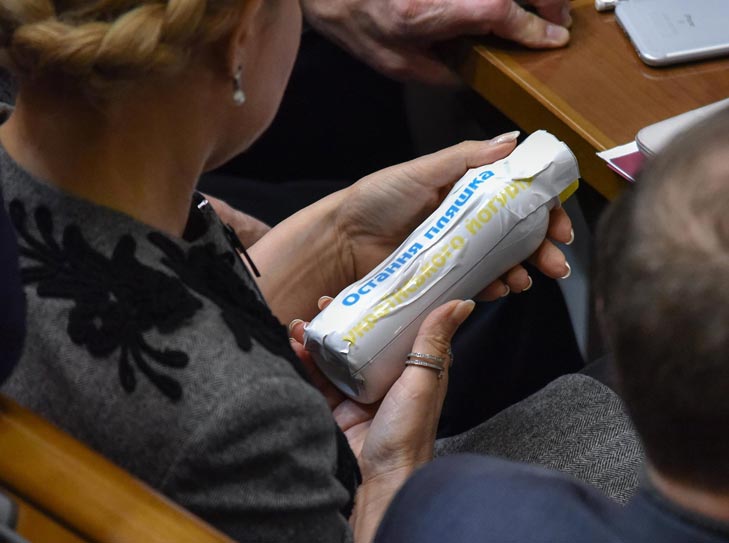 Остання пляшка Тимошенко та святковий Яценюк в холодильнику - фото 6