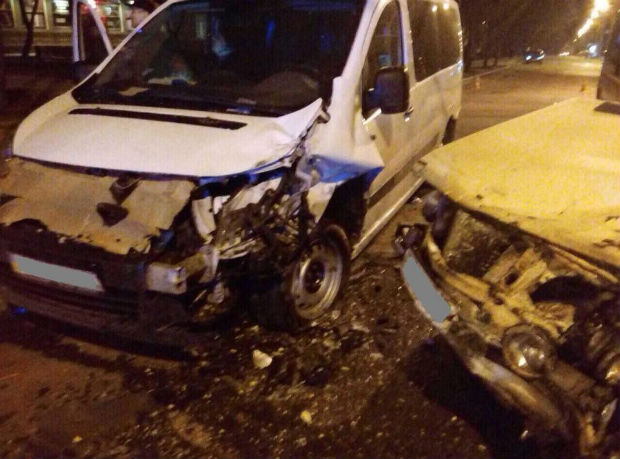 У Харкові страшна аварія: водій понівеченого "Жигулі" вижив - фото 1