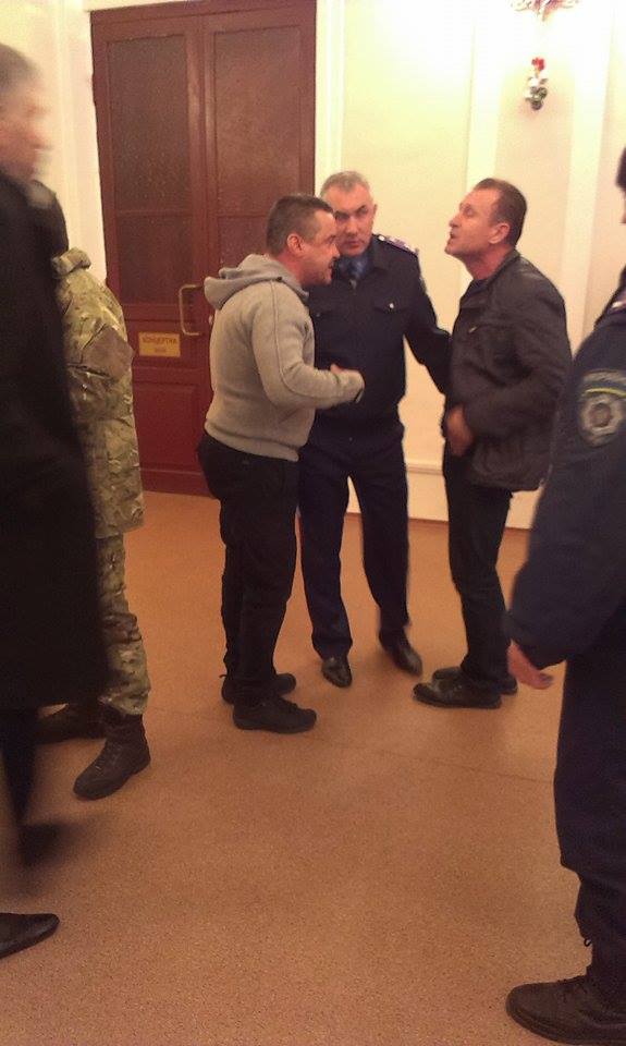 У Маріуполі з сесії міськради вигнали людину Тимошенко (ФОТО) - фото 2