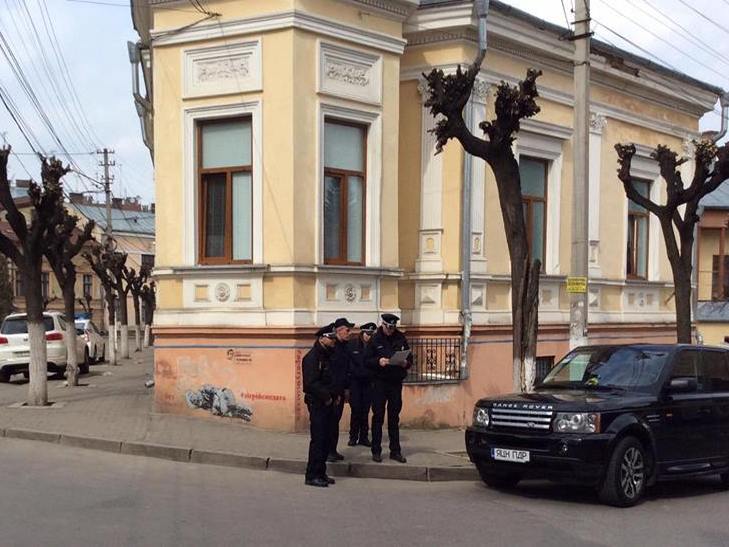 В Чернівцях нова поліція "не бачить" на автівках номерів "ЯЦН ПДР" - фото 2
