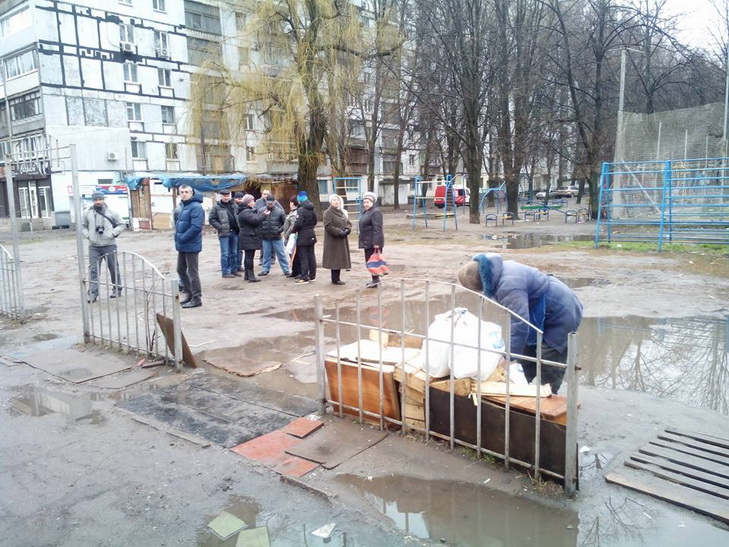 У Дніпропетровську після знесених МАФів залишились "гнидники" - фото 4