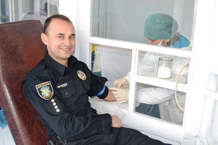 В Ужгороді поліцейські стали донорами крові - фото 4