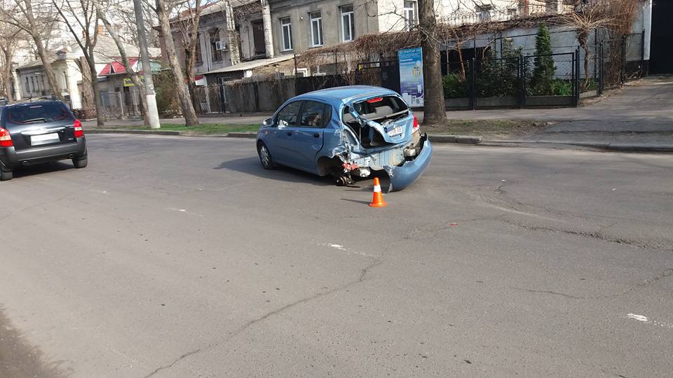 У Миколаєві автобус рятувальників підбив легковик - фото 4