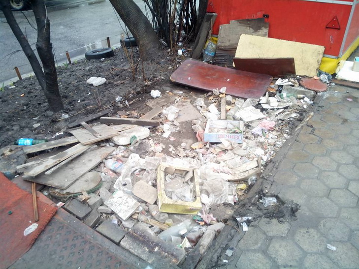 У Дніпропетровську після знесених МАФів залишились "гнидники" - фото 1