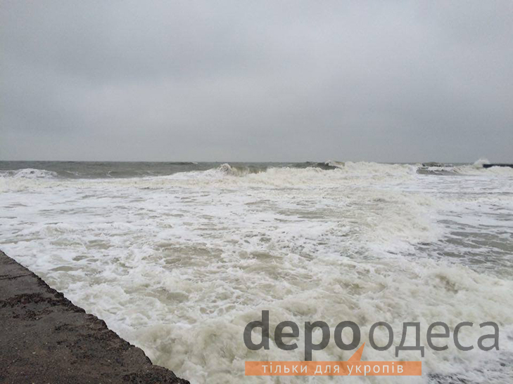 Через вітер та снігопад море в Одесі почало штормити - фото 3