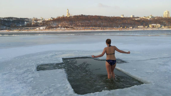 У Києві почалися водохресні купання (ОНОВЛЕНО) - фото 9