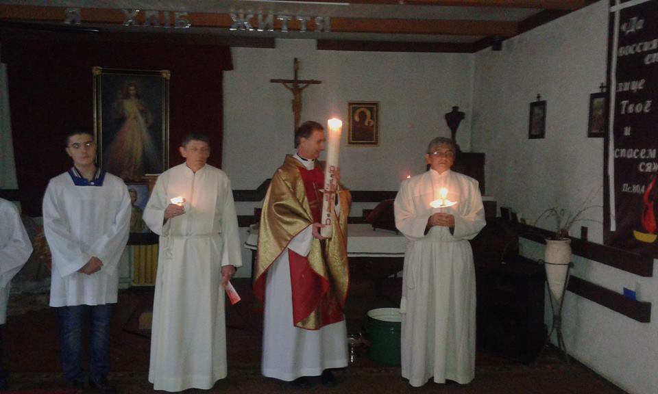 Як в окупованому Луганську католики святкують Воскресіння Христове (ФОТО) - фото 5