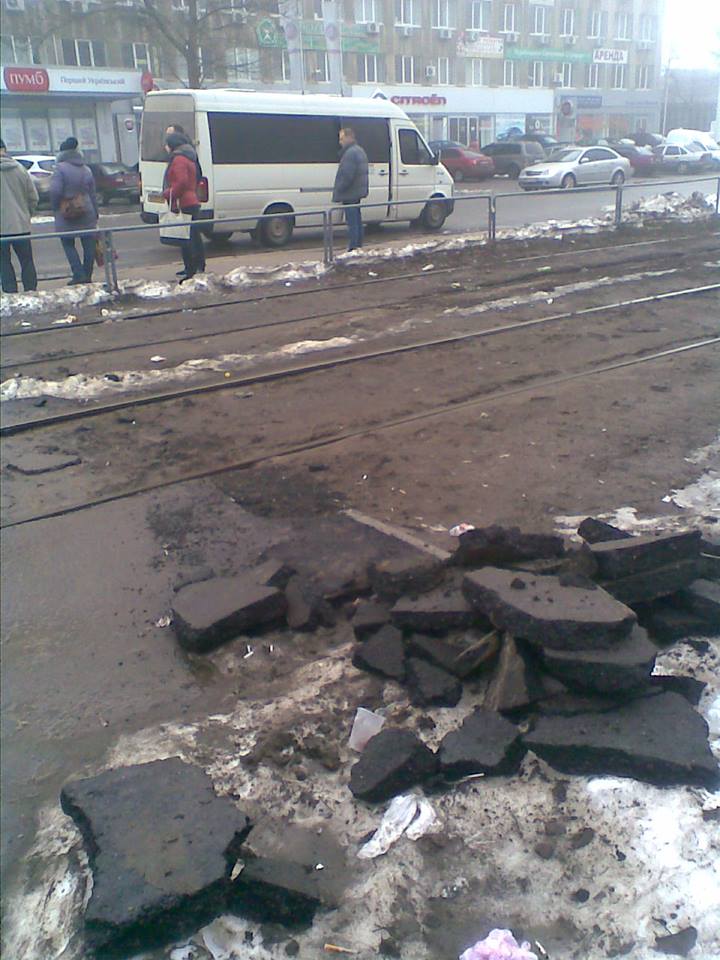 У Миколаєві новенький асфальт зійшов разом зі снігом - фото 2