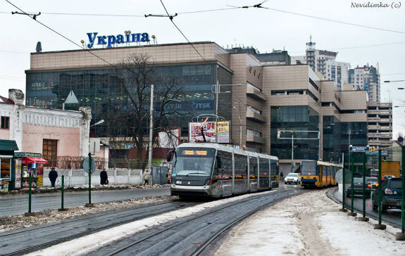 У Києві почав курсували львівський трамвай "Електрон"  - фото 2