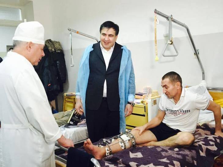 Саакашвіі подякував волонтерам за ремонт хірургічного відділення військового шпиталю - фото 1