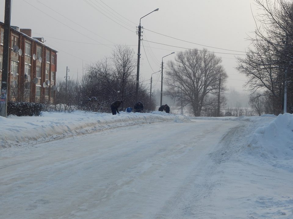 У Тростянці на розчищення тротуарів від снігу залучають безробітних - фото 2