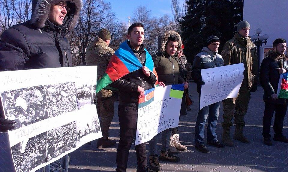 Азербайджанці разом з маріупольцями назвали Росію - головним ворогом (ФОТО) - фото 3