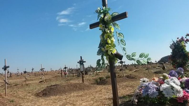 За рік кладовище терористів у Донецьку розрослося втричі і займає сім гектарів - фото 7
