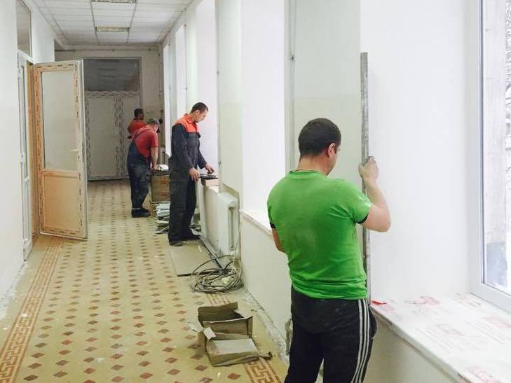 Саакашвіі подякував волонтерам за ремонт хірургічного відділення військового шпиталю - фото 2