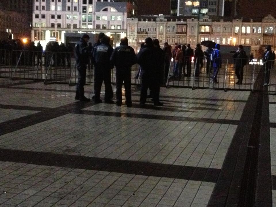 Замість "копів" слідкуватиме за порядком на "Олімпійському" міліція - фото 2 Замість "копів" слідкуватиме за порядком на "Олімпійському" міліція - фото 2