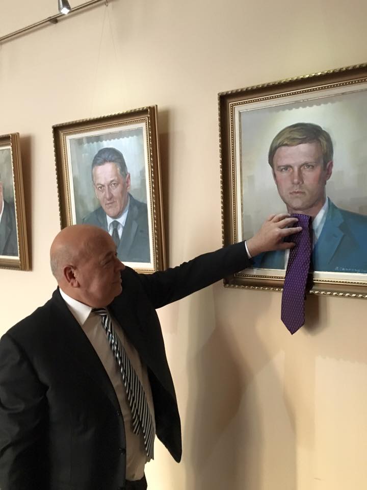 Як Москаль колишньому закарпатському губернатору краватку чіпляв - фото 1