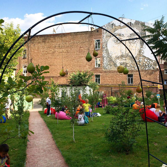 Кияни б’ють на сполох: у Сквері Небесної сотні хочуть побудувати офісний центр - фото 2