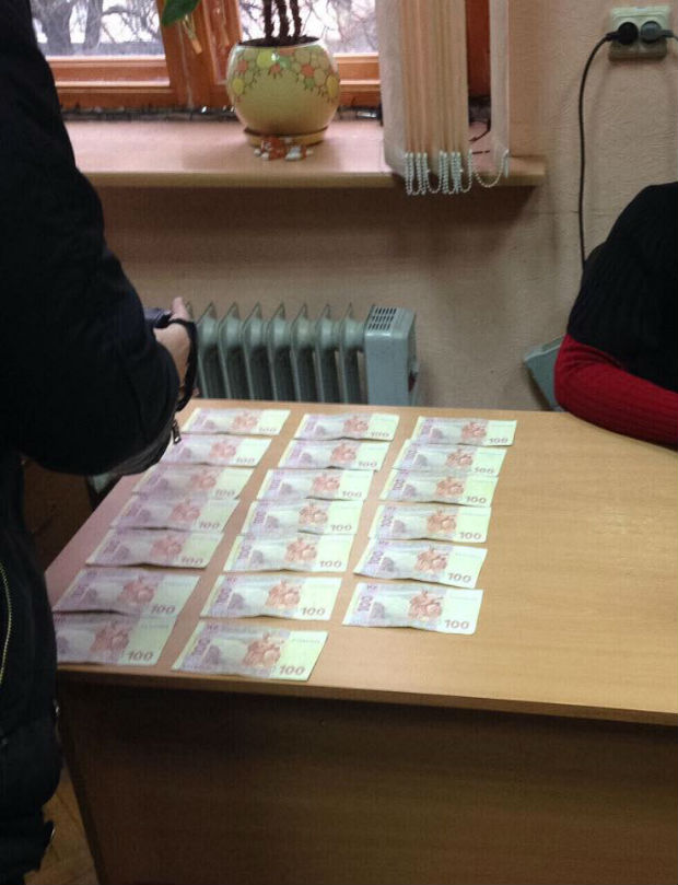У Харкові затримали метролога, який за хабар обіцяв "інтенсифікувати промвиробництво" - фото 1