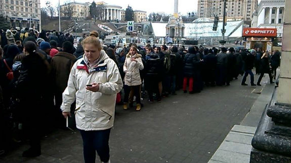 Кілька сотень "малалєток" збираються під Радою "скидати" Яценюка - фото 2