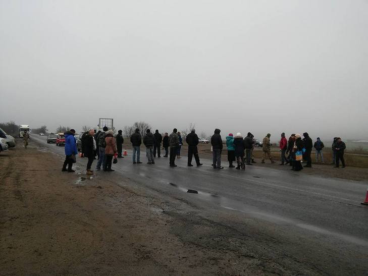 На Одещині "Автомайдан" та жителі одного з сіл заблокували трасу Одеса - Кишинів - фото 2