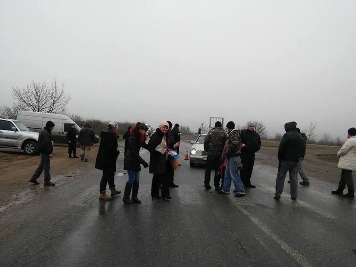 На Одещині "Автомайдан" та жителі одного з сіл заблокували трасу Одеса - Кишинів - фото 3