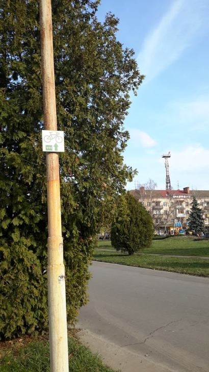 Як в Ужгороді використали півмільйона на знаки про велодоріжки в раю - фото 1