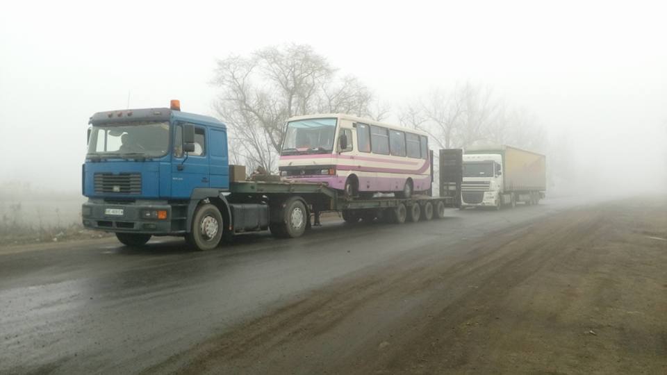 На Миколаївщині дніпропетровську трасу Н-11 перекрили з двох напрямків