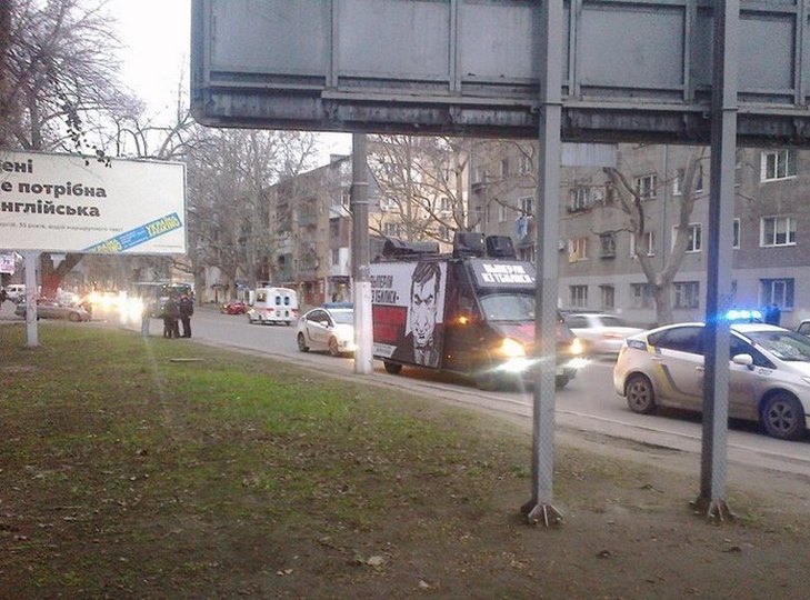 В Одесі патрульні зупинили автівку Дарта Вейдера, яка агітувала проти Саакашвілі - фото 2