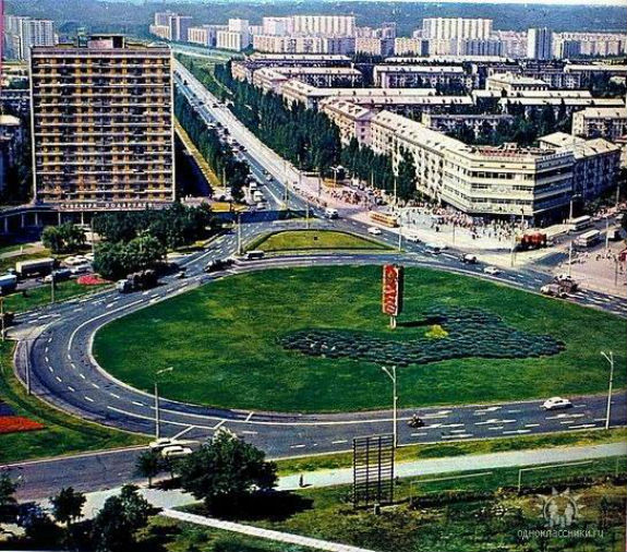 Як виглядала Ленінградська площа 40 років  - фото 1