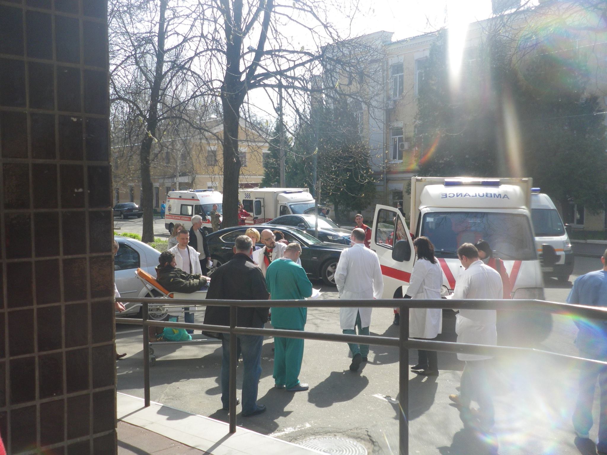 До військового шпиталю у Києві привезли ще 13 поранених (ФОТО) - фото 2