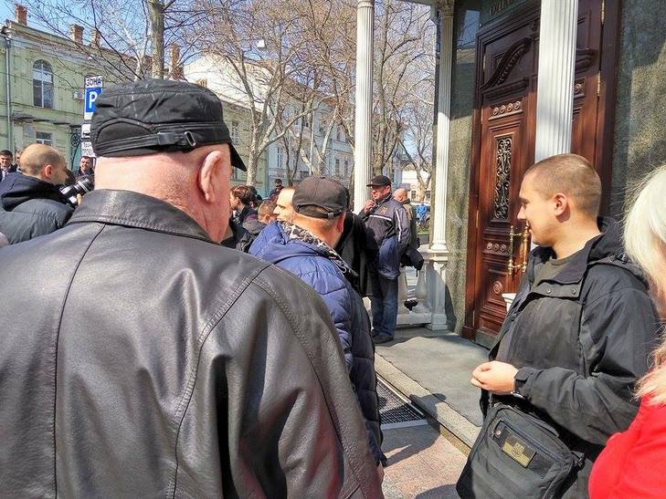 Під облпрокуратурою Одещини зібралися люди та активісти підтримати Сакварелідзе - фото 4
