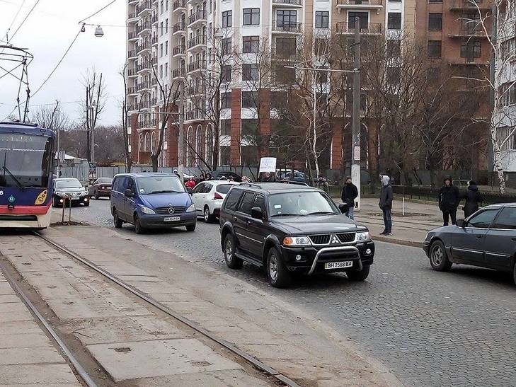 Одесити утворили живий ланцюг уздовж Французскького бульвару - фото 2